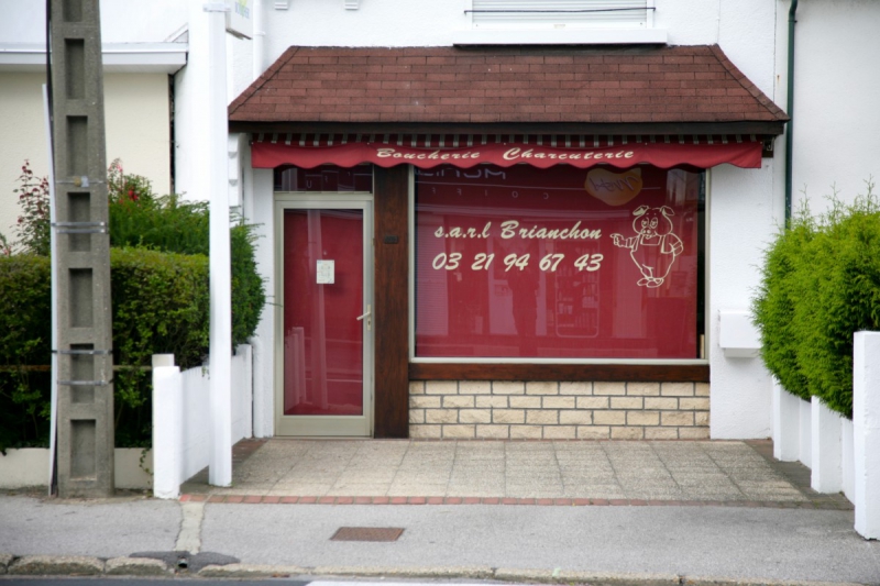 vitrine-COURSEGOULES-min_france_frankreich_commerce_frankrijk_francia_delicatessen_butchery_charcuterie-424328